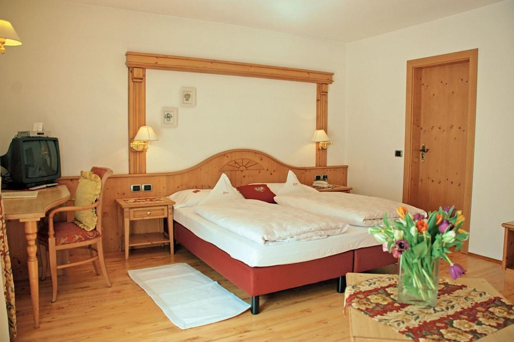 Hotel Flora Selva di Val Gardena Ngoại thất bức ảnh