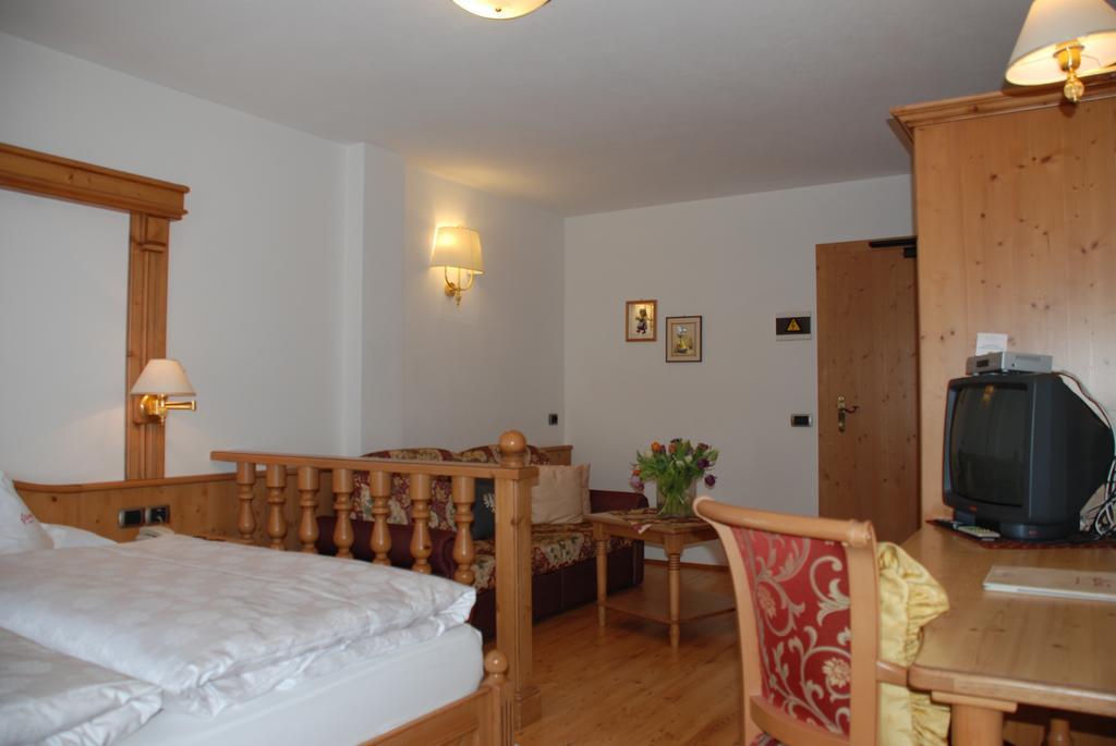 Hotel Flora Selva di Val Gardena Phòng bức ảnh