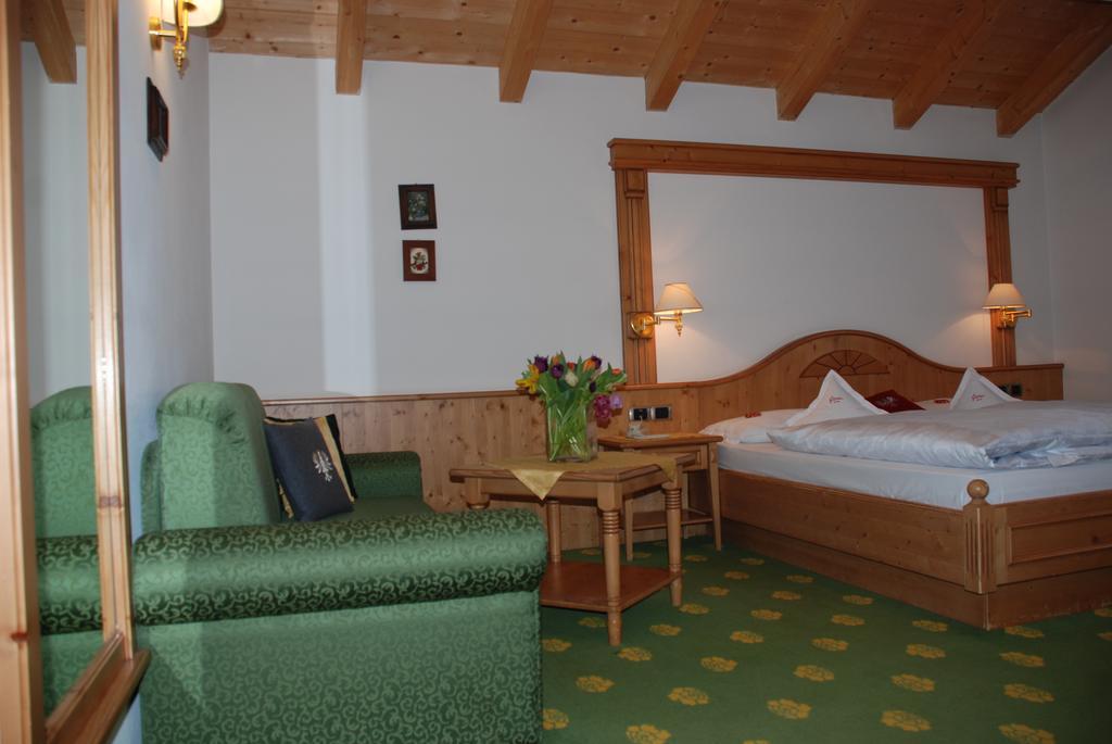 Hotel Flora Selva di Val Gardena Phòng bức ảnh