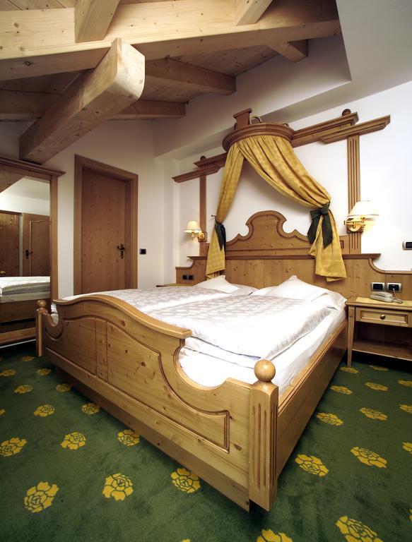 Hotel Flora Selva di Val Gardena Ngoại thất bức ảnh