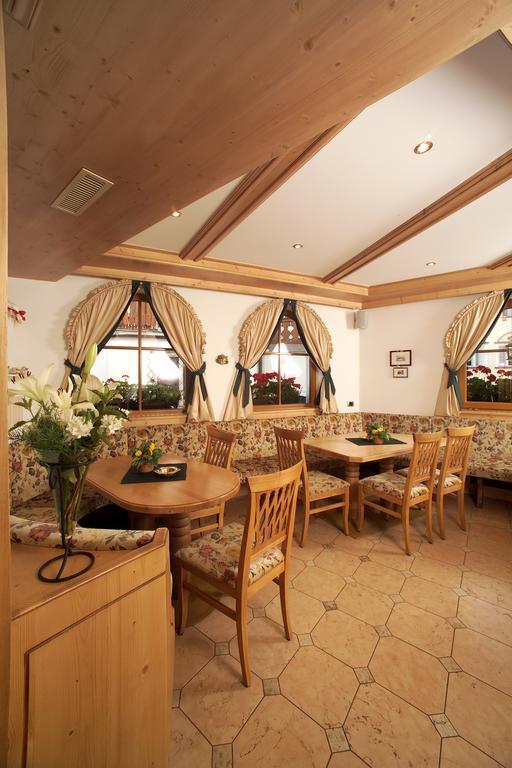 Hotel Flora Selva di Val Gardena Ngoại thất bức ảnh
