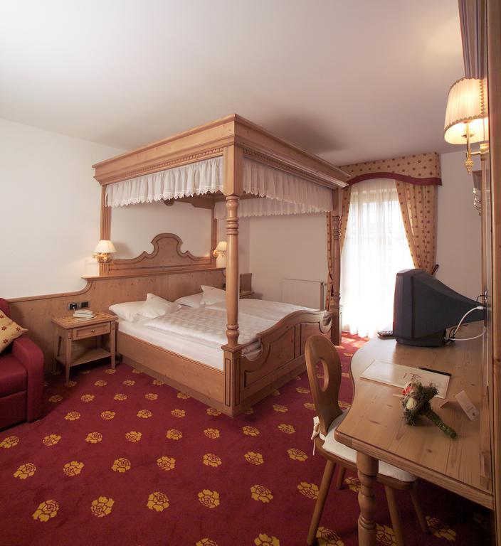 Hotel Flora Selva di Val Gardena Ngoại thất bức ảnh