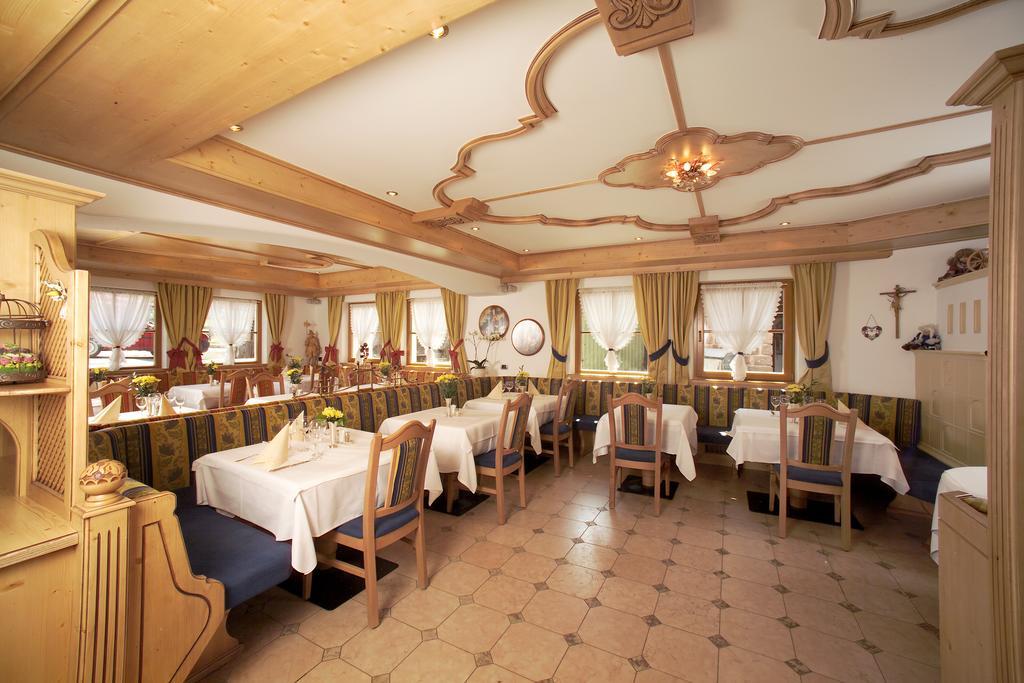 Hotel Flora Selva di Val Gardena Ngoại thất bức ảnh