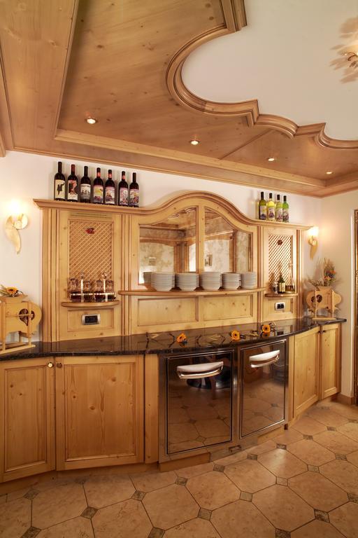 Hotel Flora Selva di Val Gardena Ngoại thất bức ảnh