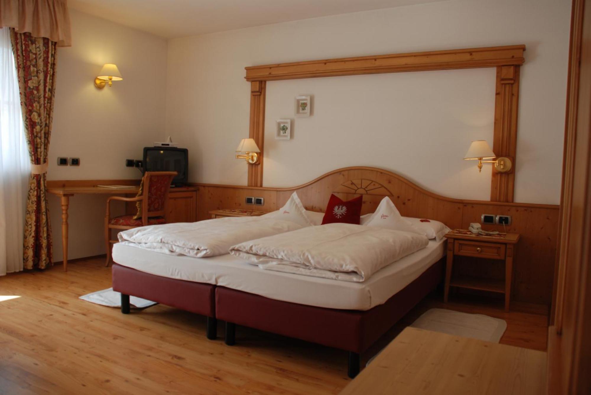Hotel Flora Selva di Val Gardena Ngoại thất bức ảnh