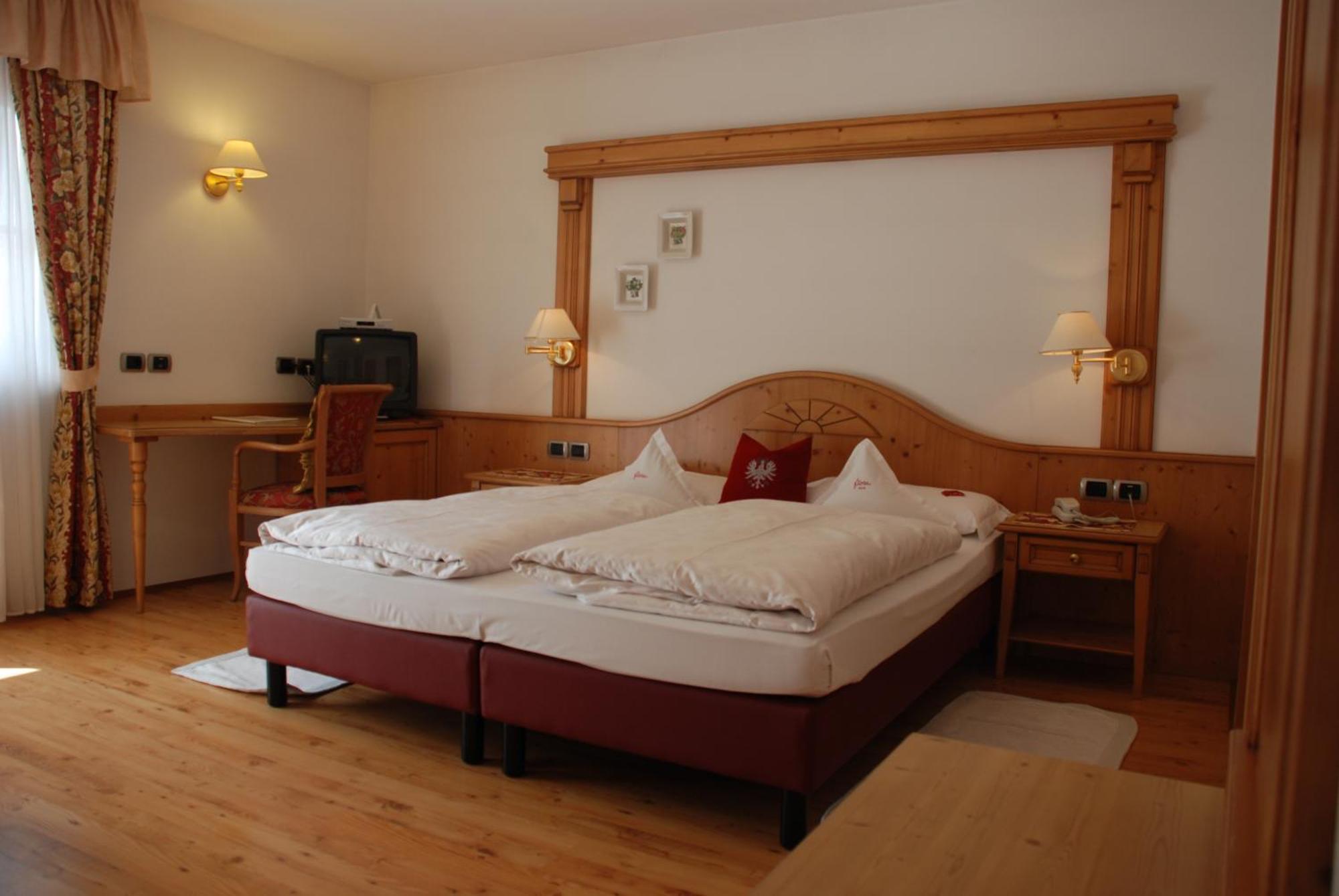 Hotel Flora Selva di Val Gardena Ngoại thất bức ảnh