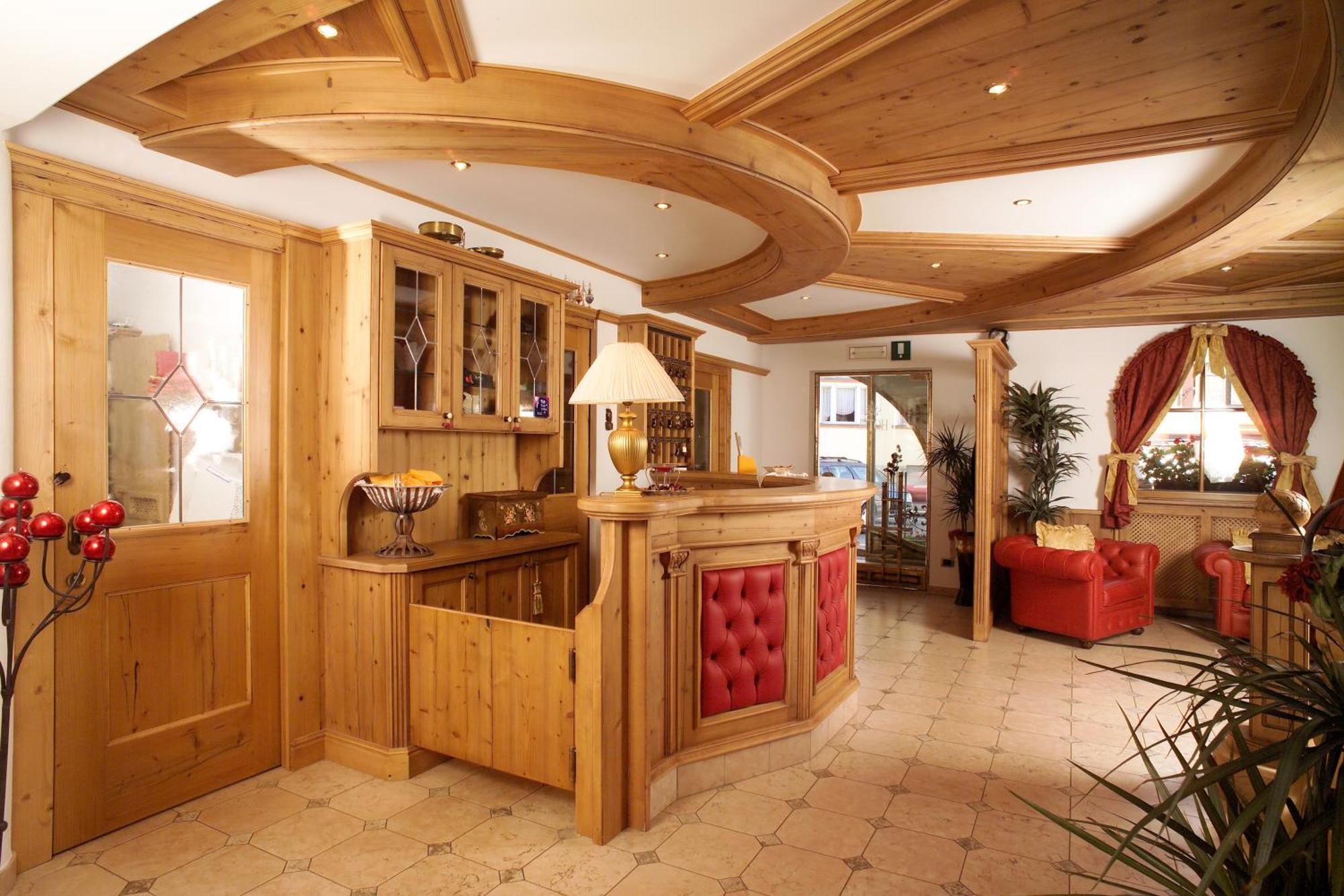 Hotel Flora Selva di Val Gardena Ngoại thất bức ảnh