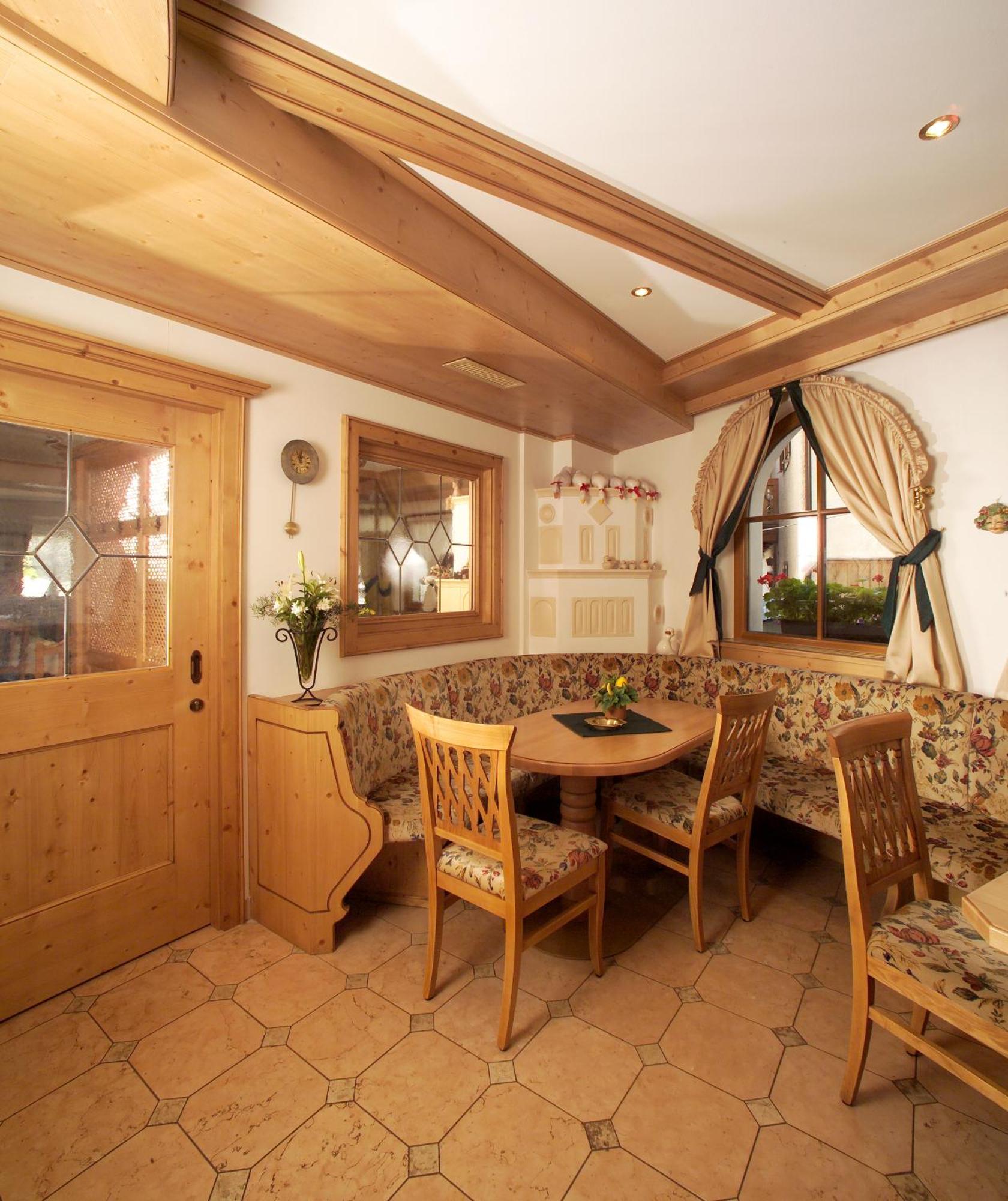 Hotel Flora Selva di Val Gardena Ngoại thất bức ảnh