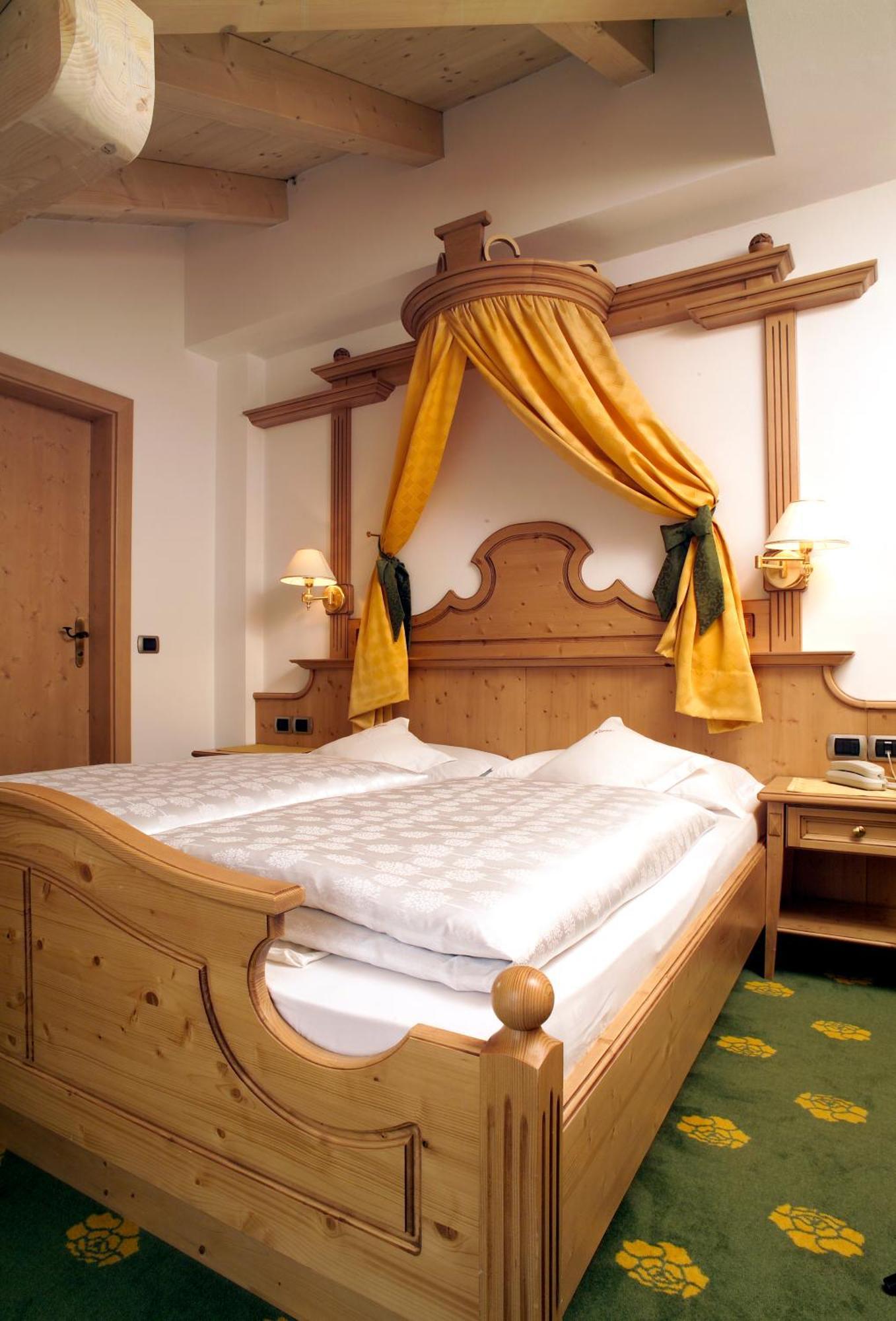 Hotel Flora Selva di Val Gardena Ngoại thất bức ảnh