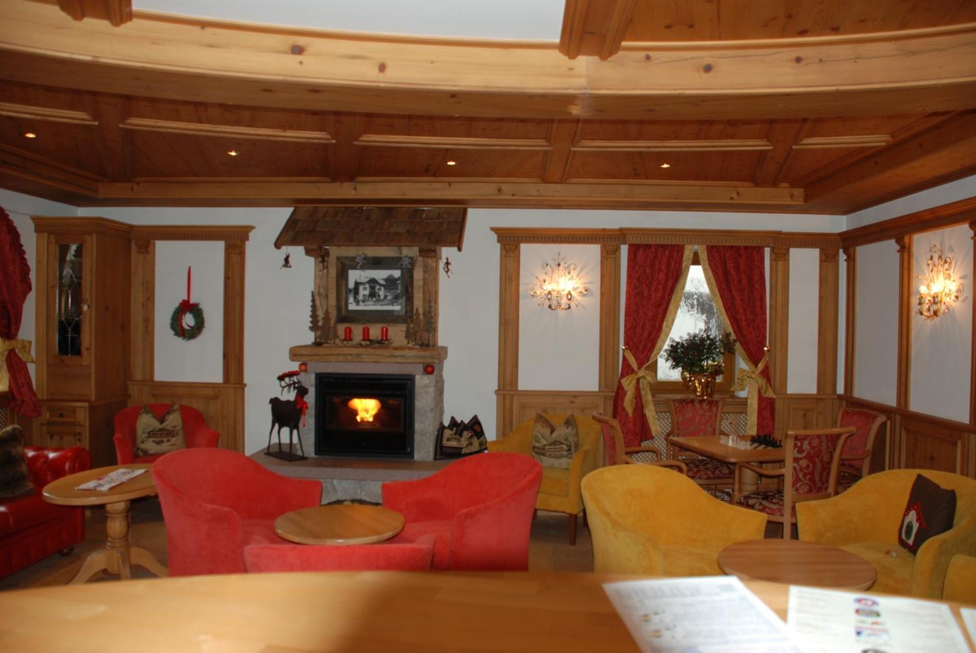 Hotel Flora Selva di Val Gardena Ngoại thất bức ảnh