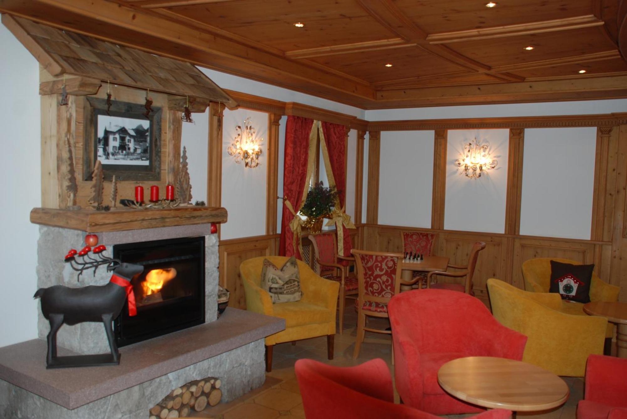 Hotel Flora Selva di Val Gardena Ngoại thất bức ảnh