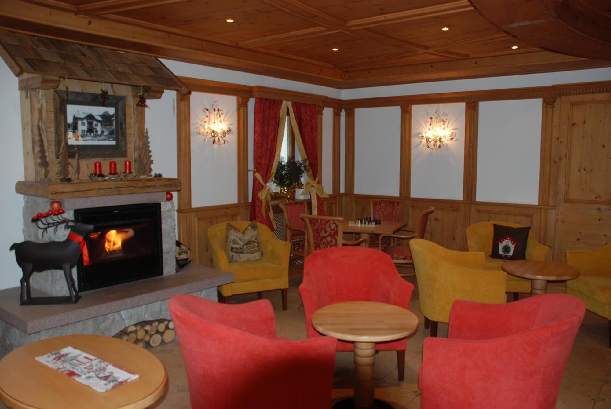 Hotel Flora Selva di Val Gardena Ngoại thất bức ảnh