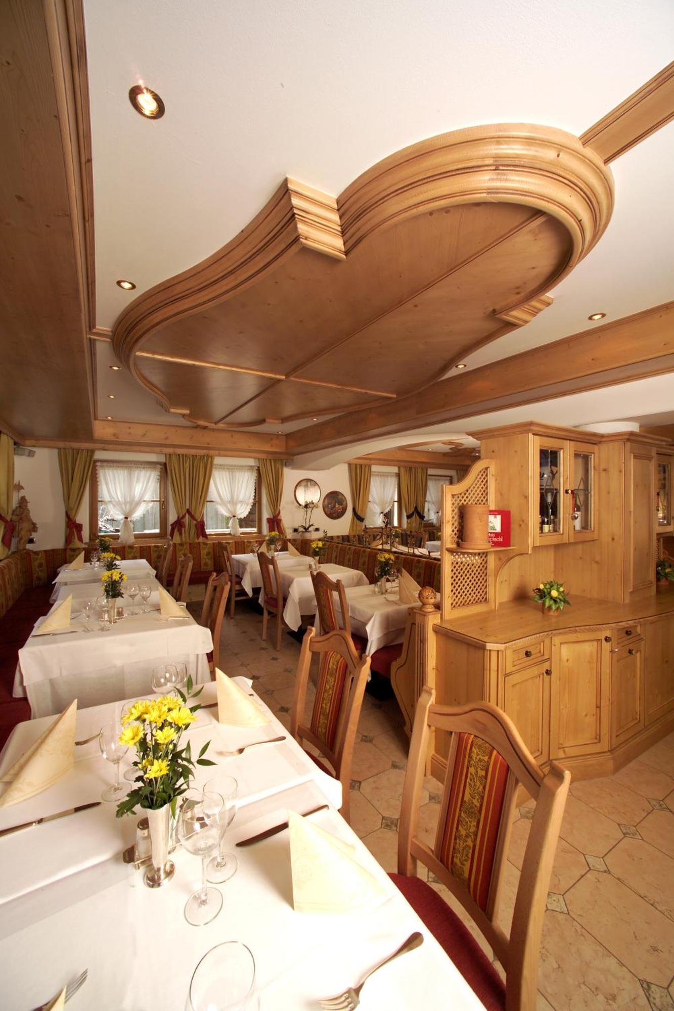 Hotel Flora Selva di Val Gardena Ngoại thất bức ảnh