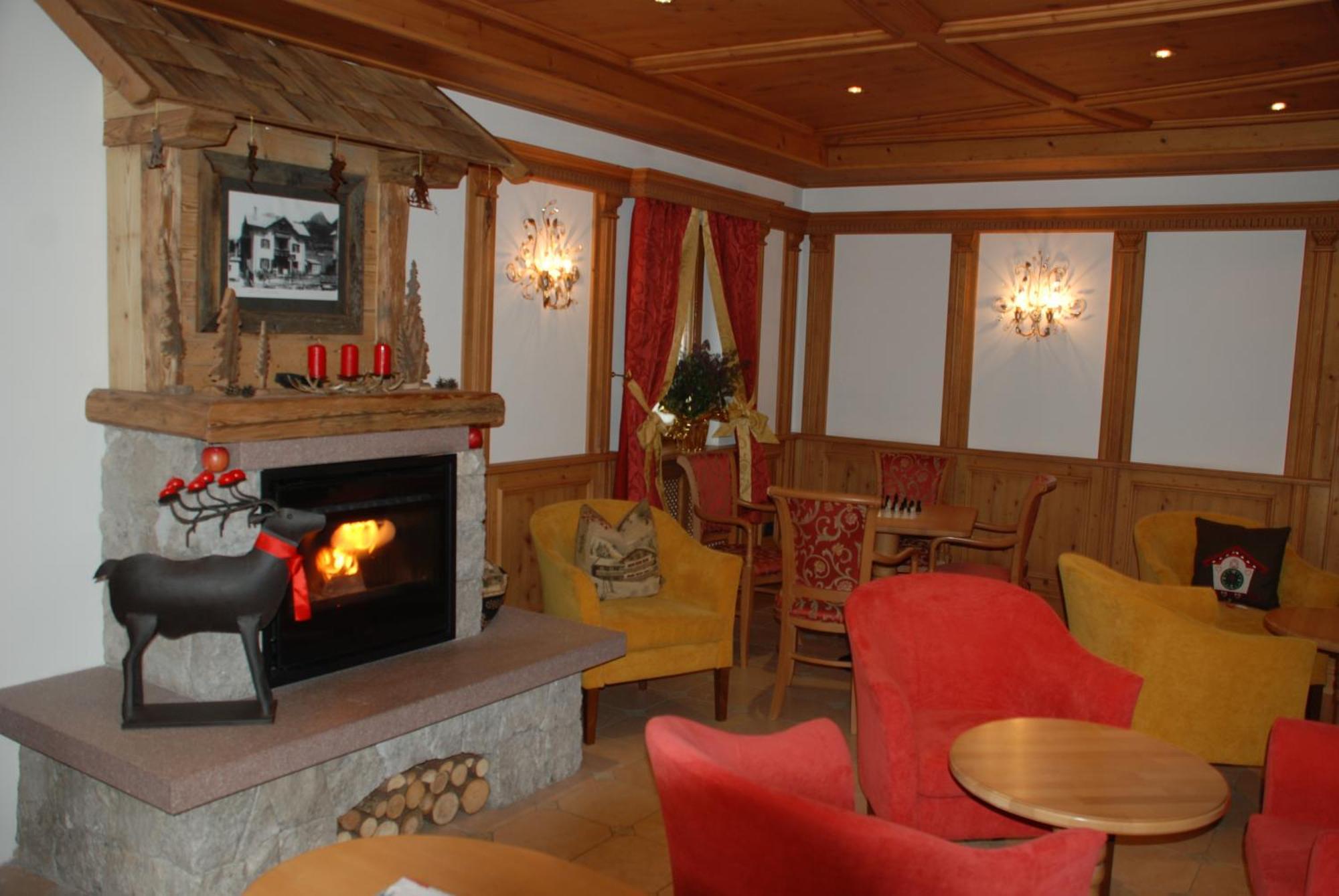 Hotel Flora Selva di Val Gardena Ngoại thất bức ảnh