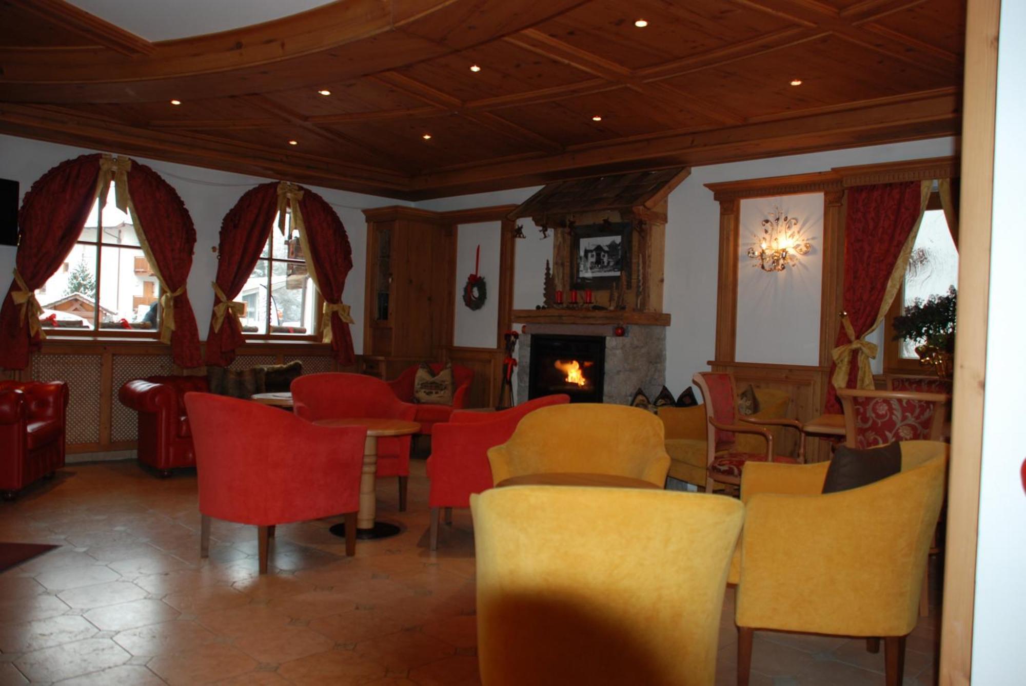 Hotel Flora Selva di Val Gardena Ngoại thất bức ảnh
