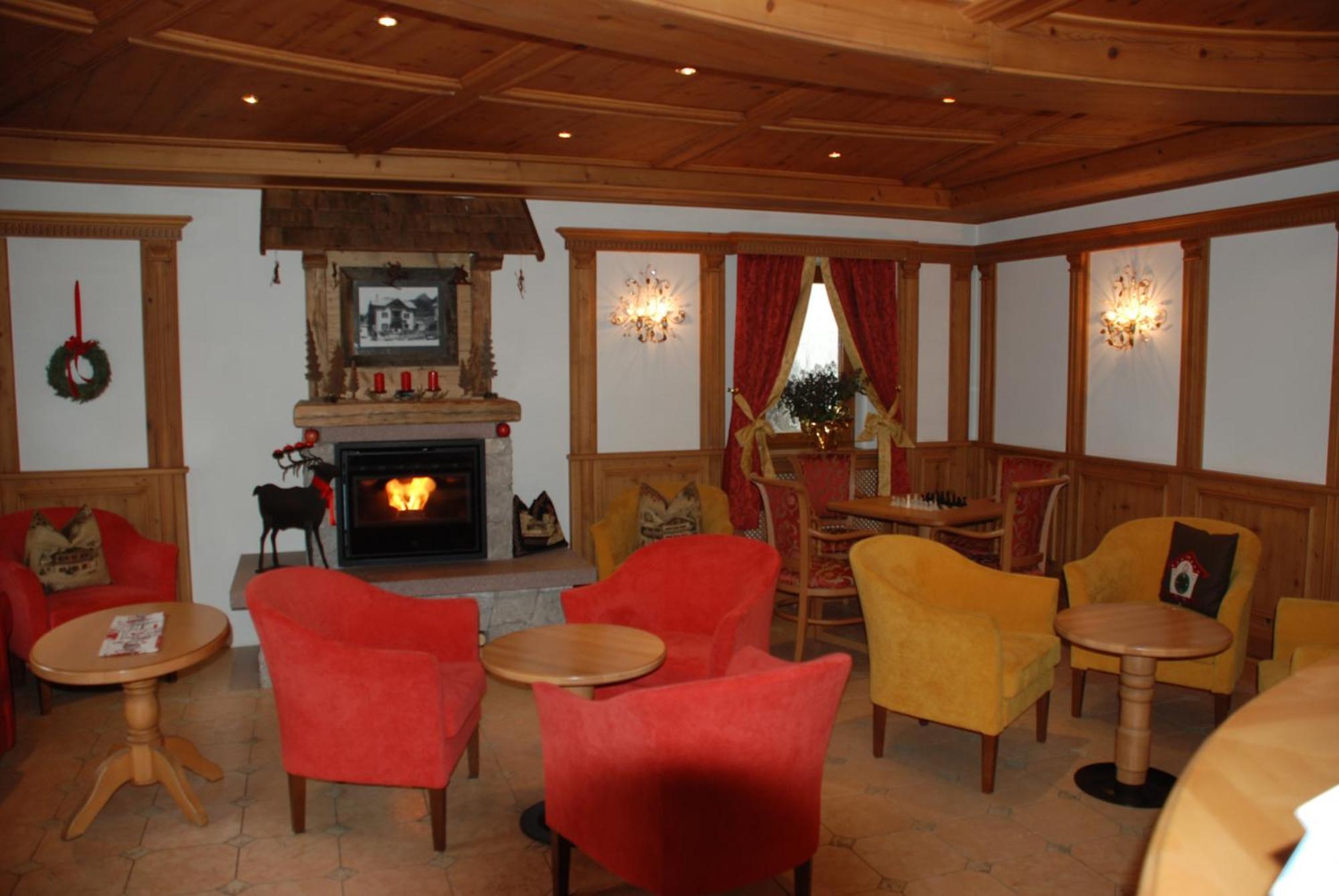 Hotel Flora Selva di Val Gardena Ngoại thất bức ảnh